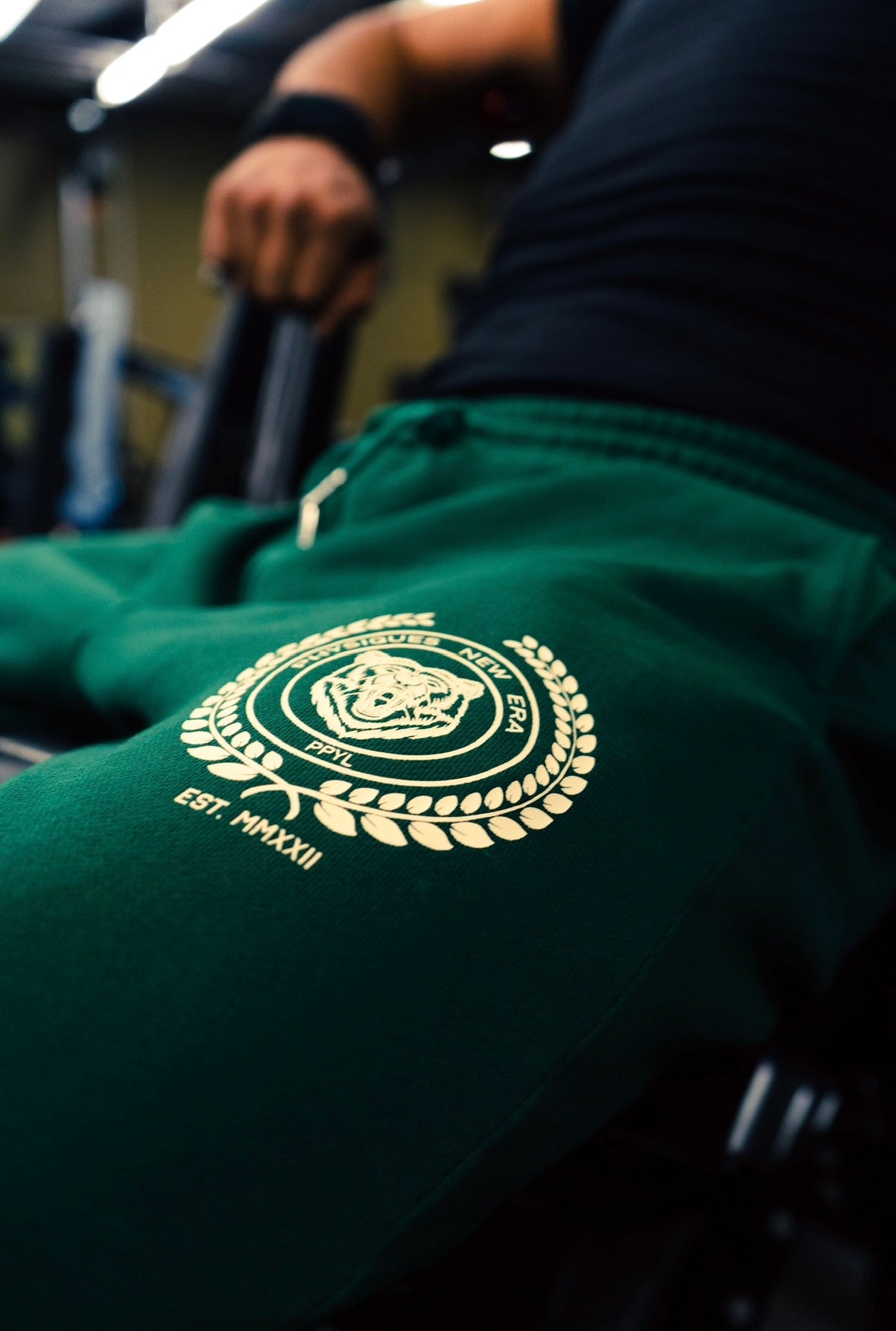 NEW ERA JOGGERS (MMXXII) DARK LIME GREEN